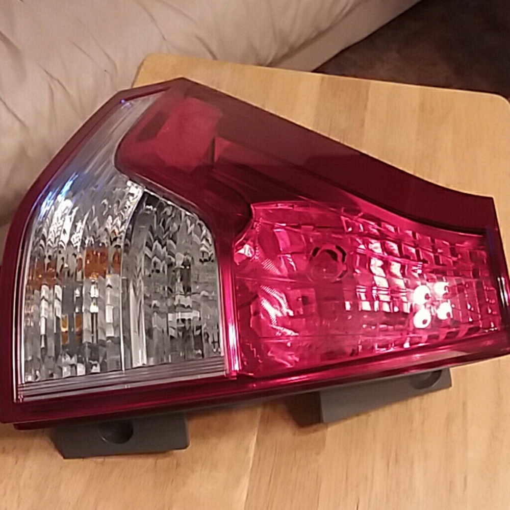 Back tail light - Picture 3 of 3